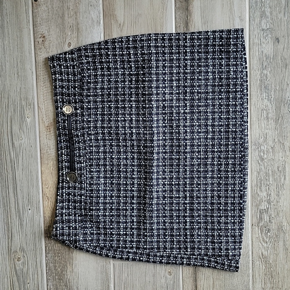 The Limited Black and White size 6 mini pencil skirt. Poly/acrylic